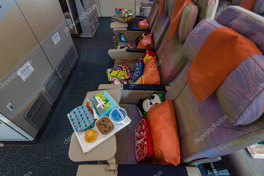 Игрушки можно в самолет. Игрушки для путешествий в самолете. Игрушки годовалому в самолет. Вещи в самолет с ребенком. Вещи в поезд.