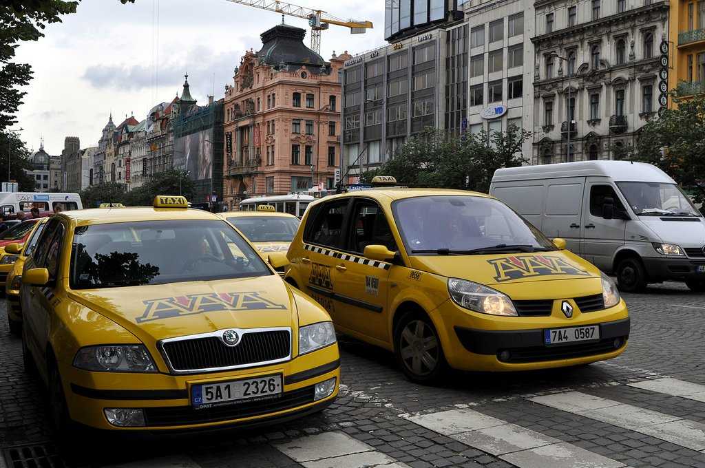 Чехия такси. Такси в Праге. Пешее такси. Taxi Чехия. День Победы такси.